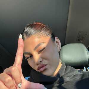 GlamorousCaregiverddehfc
