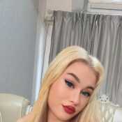 AttractiveSinger7c0c6