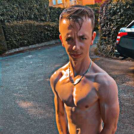 AdventurousRomantic profile photo