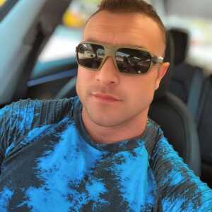 AttractiveStylist693fe3