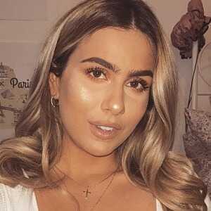 Nicole743587