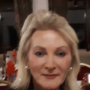 EasygoingSocialite32dcb