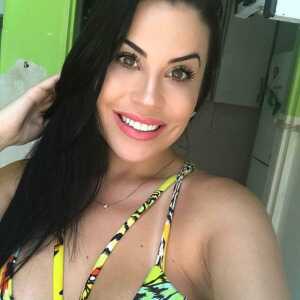 AttractiveFashionista82