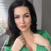 Ella nice